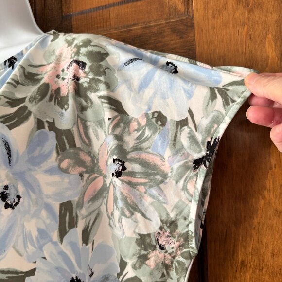 Anne Klein Blue w/Peach & Green Scattered Flowers Pullover Top  Large - Picture 6 of 12